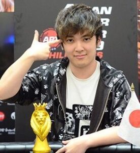 世界のヨコサワのアシスタントひろきとは誰?本名や素顔、彼女はいる?